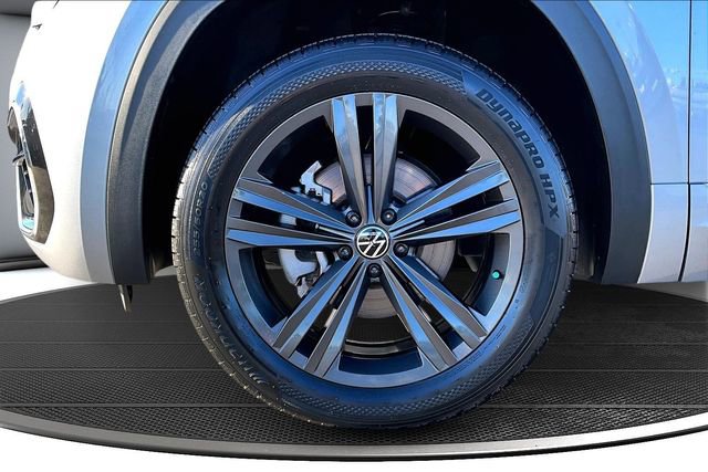 Used 2022 Volkswagen Atlas Cross Sport SEL R-Line image 34