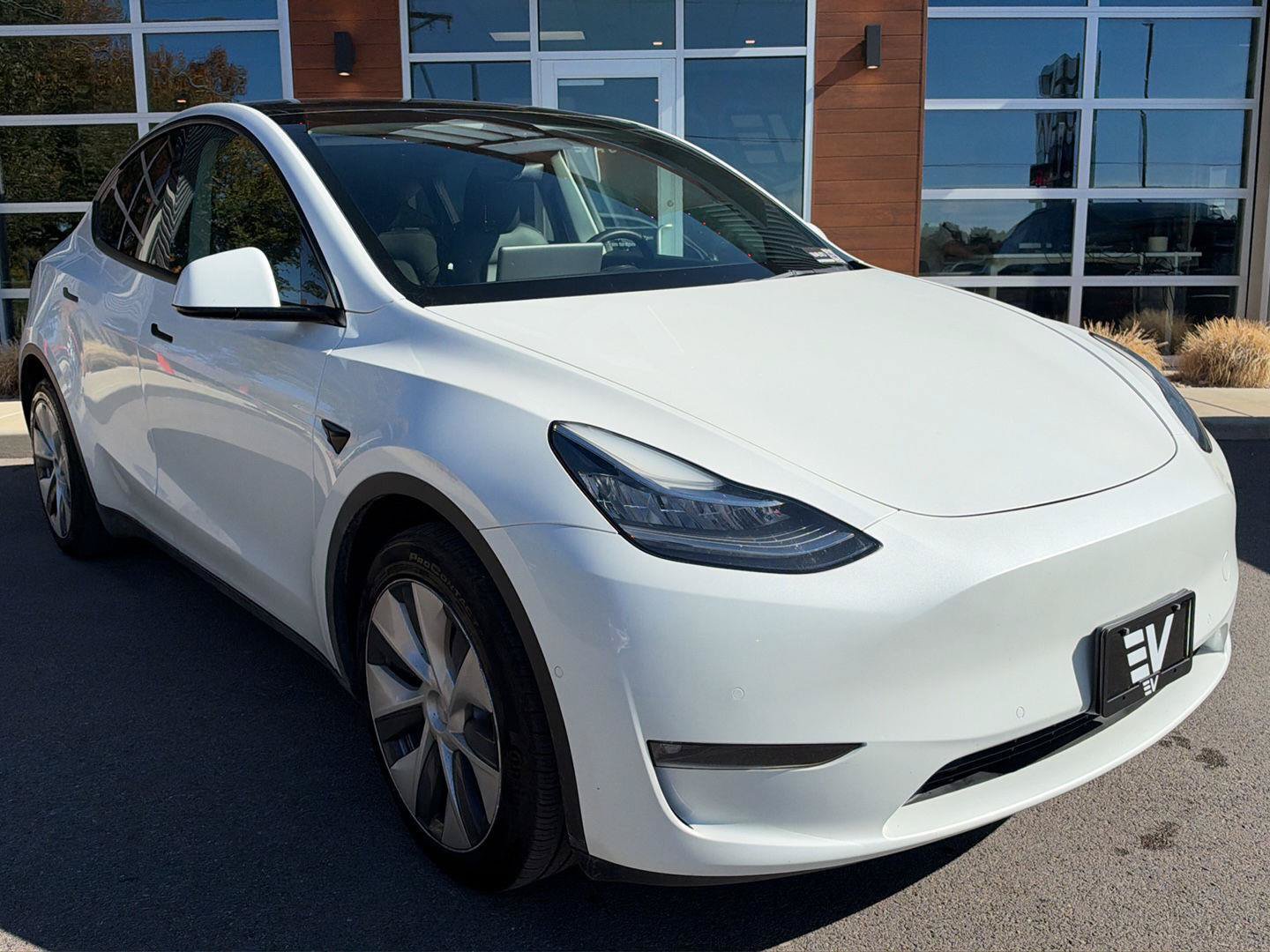 Used 2021 Tesla Model Y Long Range AWD/4WD image 2