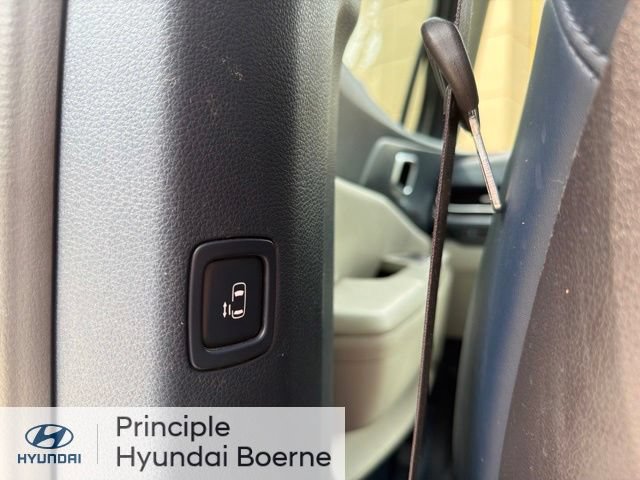 Used 2025 Kia Carnival EX FWD image 31
