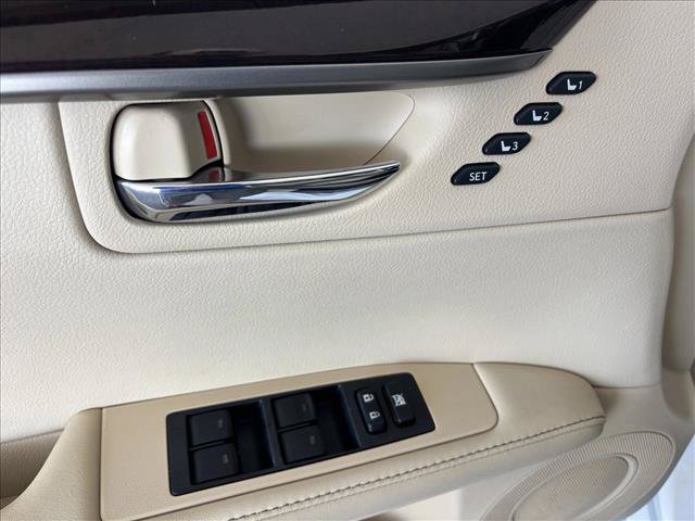 Used 2014 Lexus ES 350 w/ Luxury Package FWD image 19