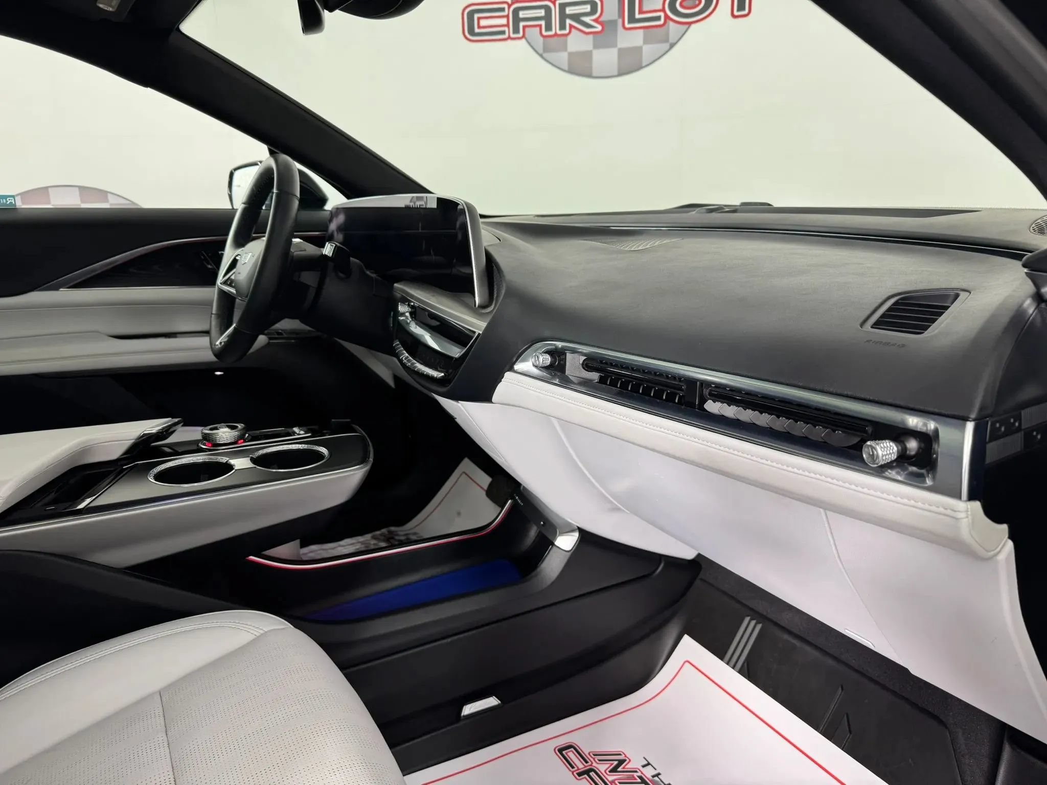 Used 2024 Cadillac Lyriq Luxury w/ LPO, Floor Liner Package AWD/4WD image 12