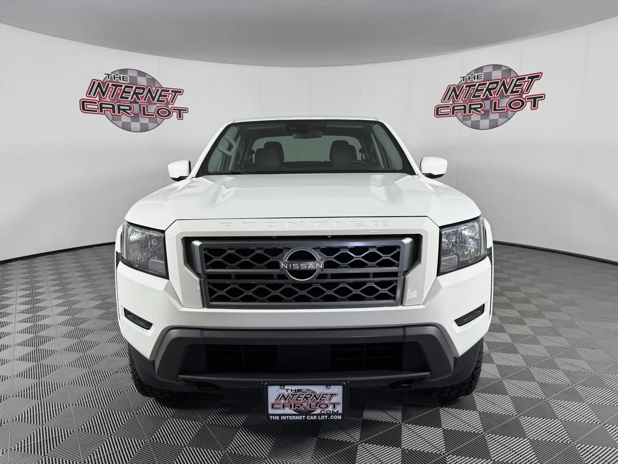 Used 2023 Nissan Frontier SV AWD/4WD image 2