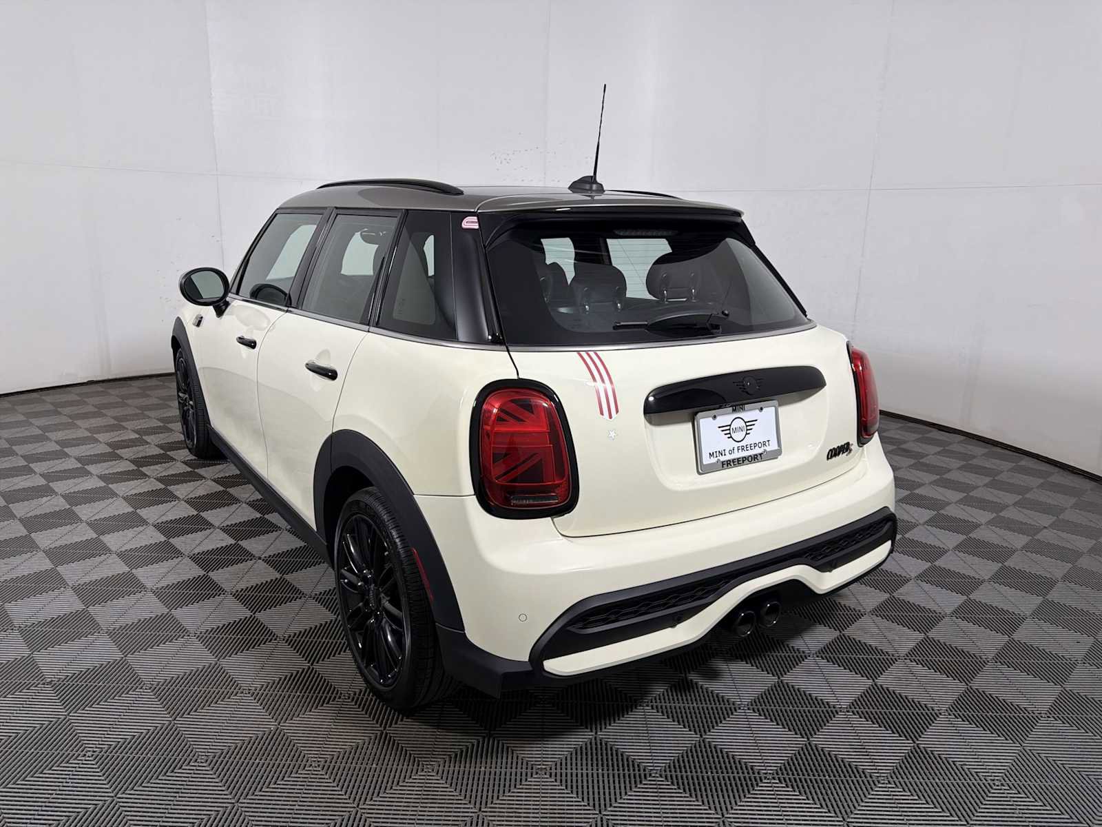 Used 2023 MINI Cooper S image 5