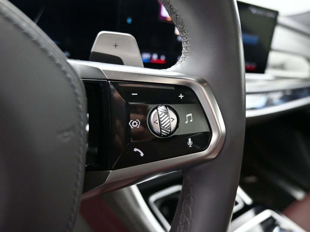 Used 2023 BMW 760i xDrive image 44