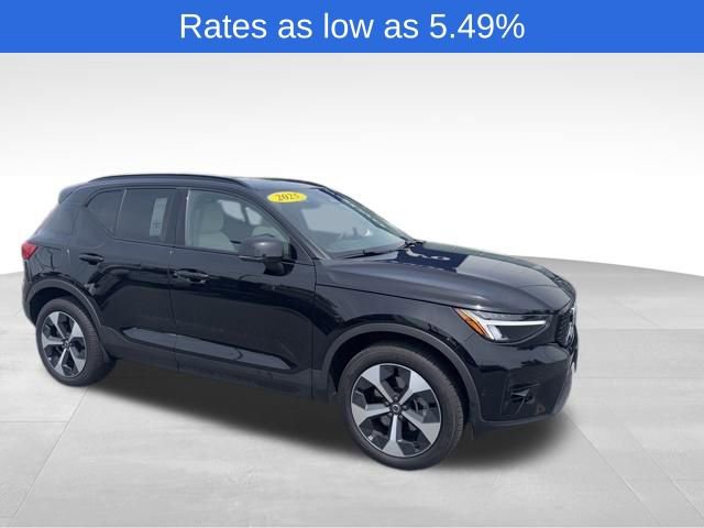 Used 2025 Volvo XC40 B5 Plus w/ Climate Package image 4