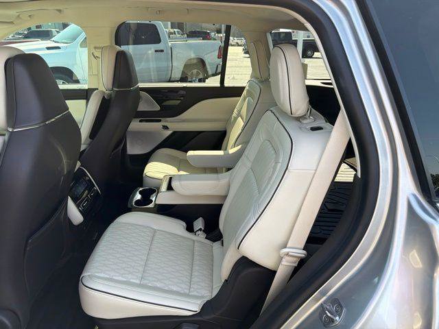 Used 2021 Lincoln Aviator Black Label w/ Class IV Trailer Tow Package AWD/4WD image 35