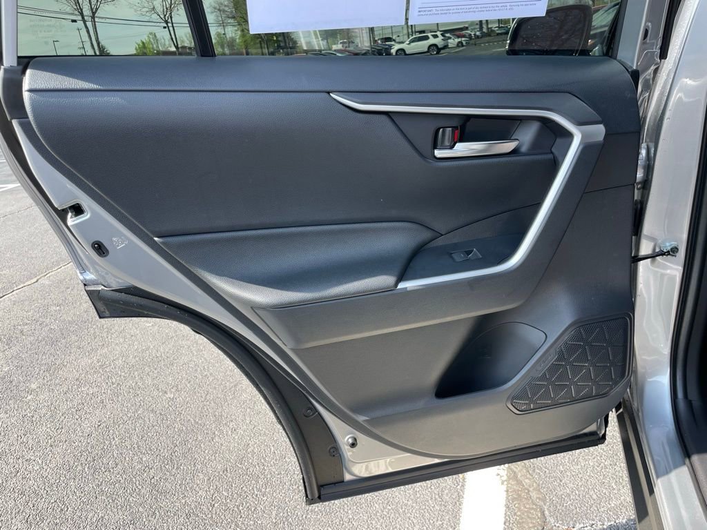Used 2025 Toyota RAV4 XLE image 38