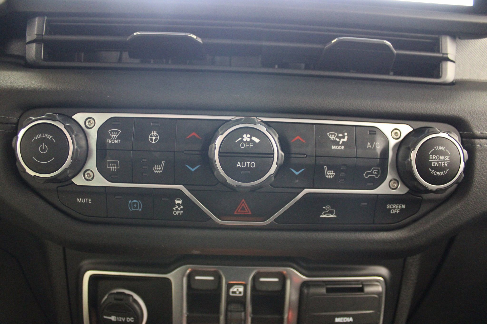 Used 2024 Jeep Wrangler Unlimited Sahara image 40