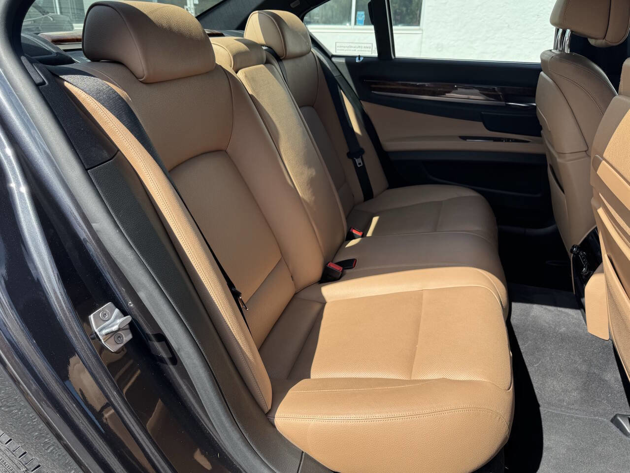 Used 2015 BMW 740i image 9