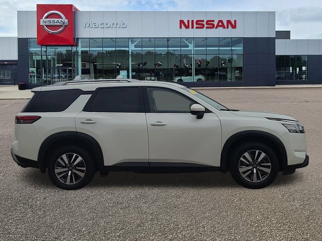 Used 2024 Nissan Pathfinder SL AWD/4WD image 8