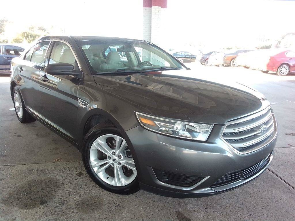 Used 2018 Ford Taurus SE FWD image 3