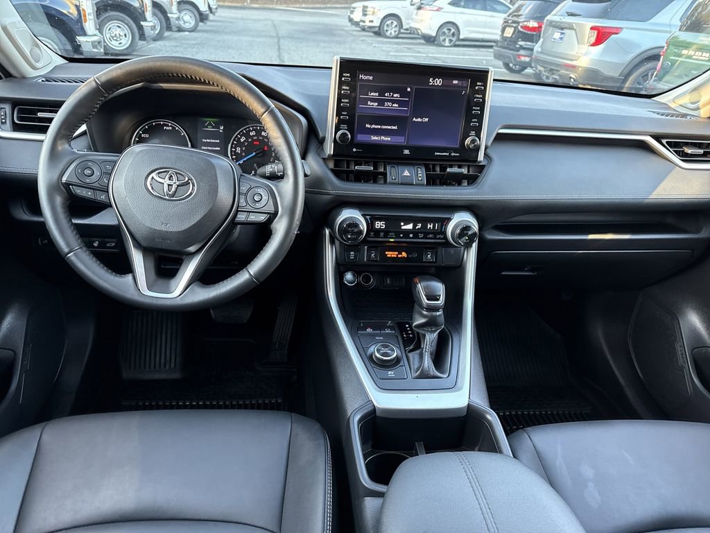 Used 2022 Toyota RAV4 XLE Premium image 21