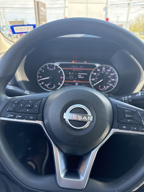 Used 2024 Nissan Sentra SV FWD image 2