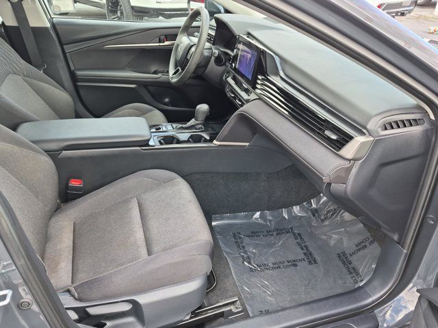 Used 2025 Toyota Camry LE FWD image 5