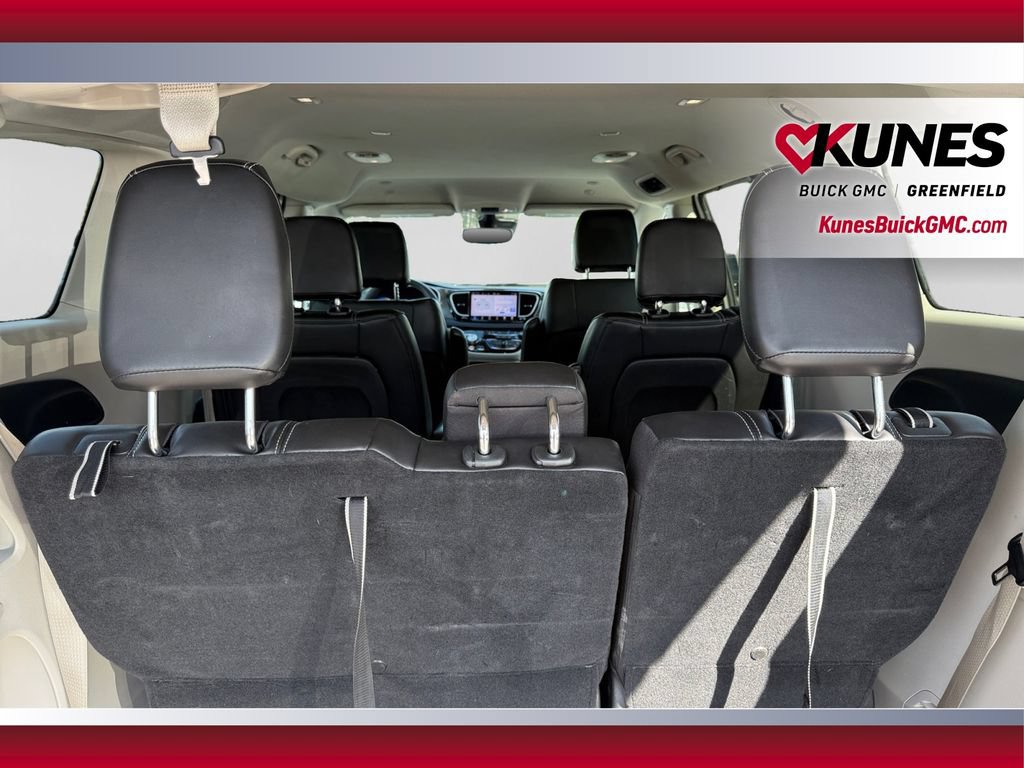Used 2024 Chrysler Pacifica Touring-L FWD image 20
