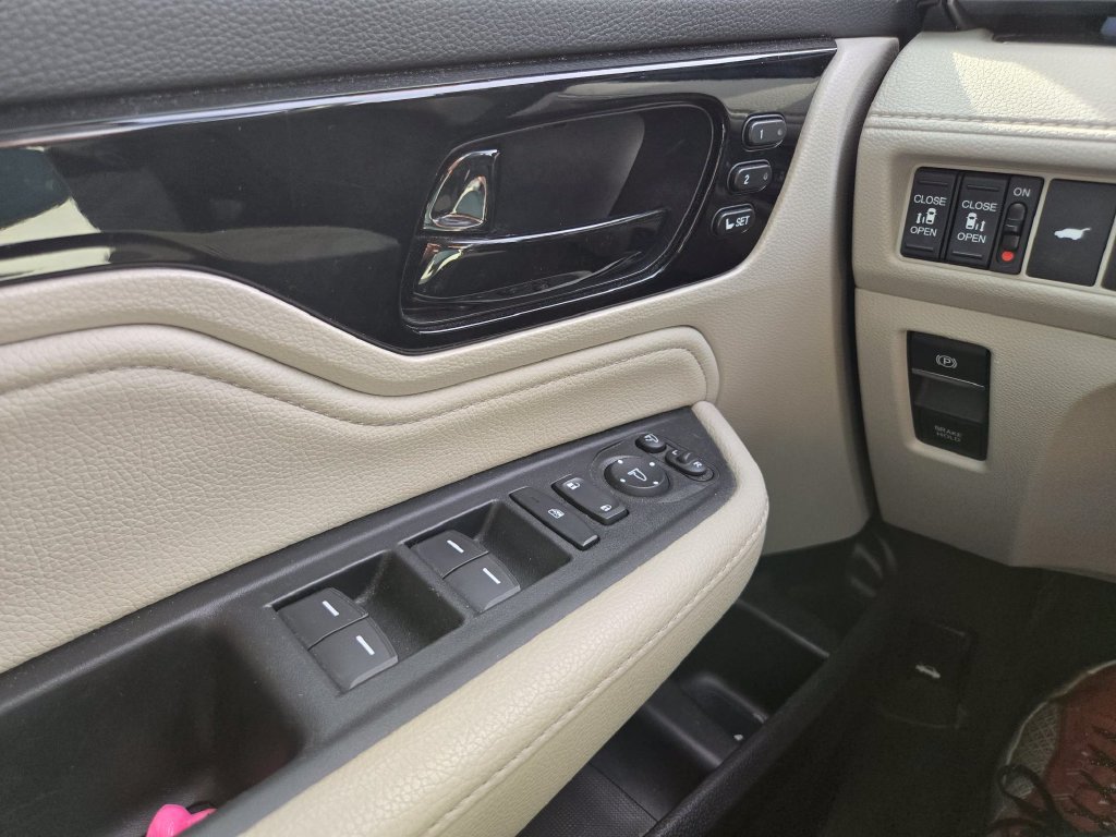 Used 2025 Honda Odyssey Elite image 13