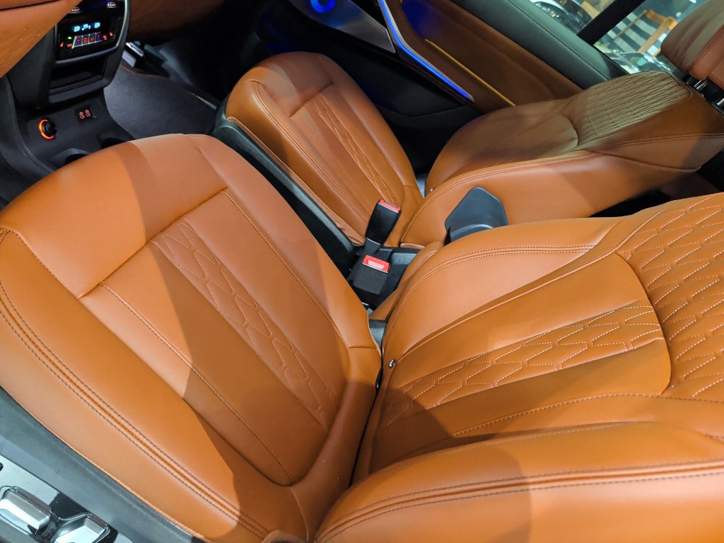 Certified 2025 BMW ALPINA XB7 AWD/4WD image 7