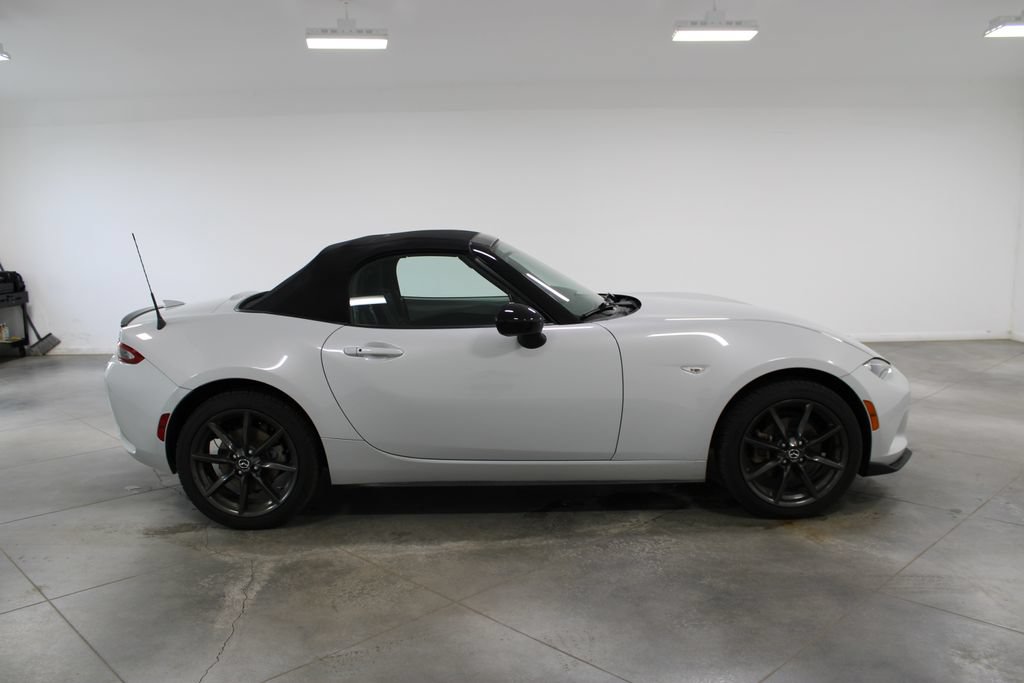 Used 2016 MAZDA MX-5 Miata Club RWD image 11