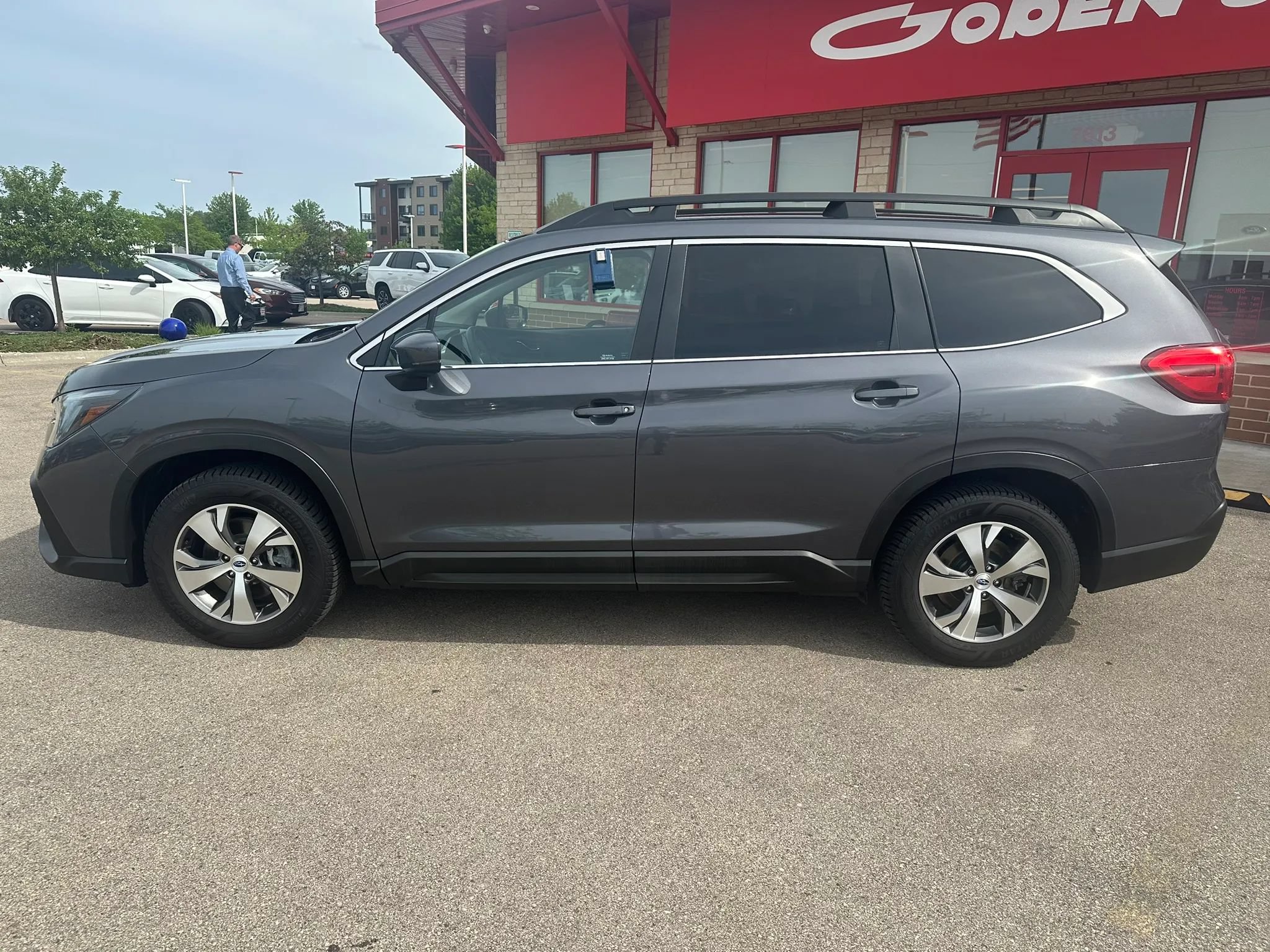 Used 2024 Subaru Ascent Premium AWD/4WD image 9