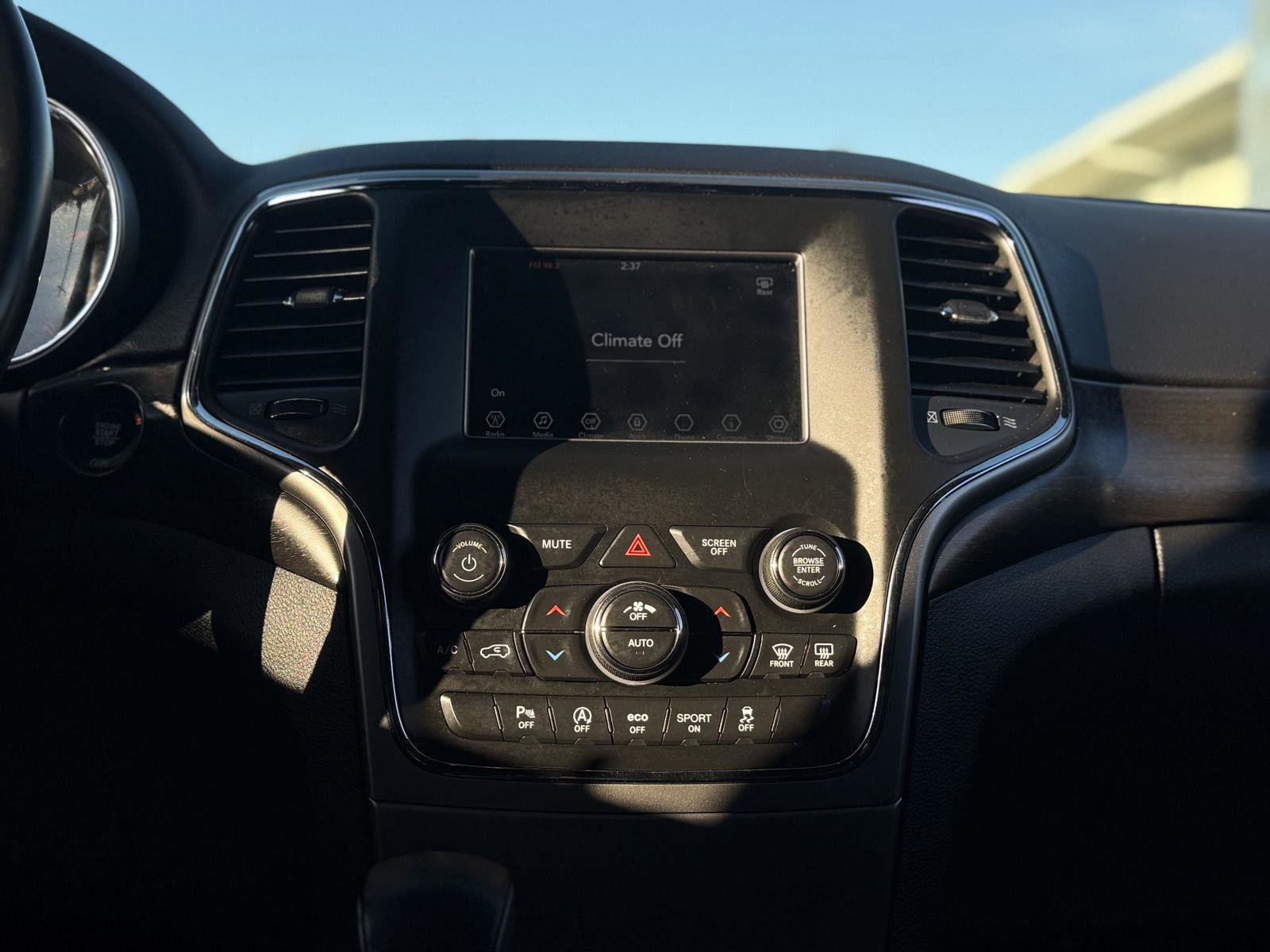 Used 2018 Jeep Grand Cherokee Laredo image 18