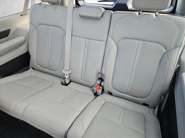 Used 2023 Jeep Wagoneer L Series III w/ Premium Group I image 13