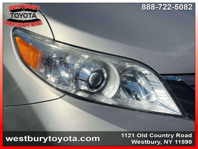 Used 2017 Toyota Sienna XLE w/ XLE Navigation Package image 7