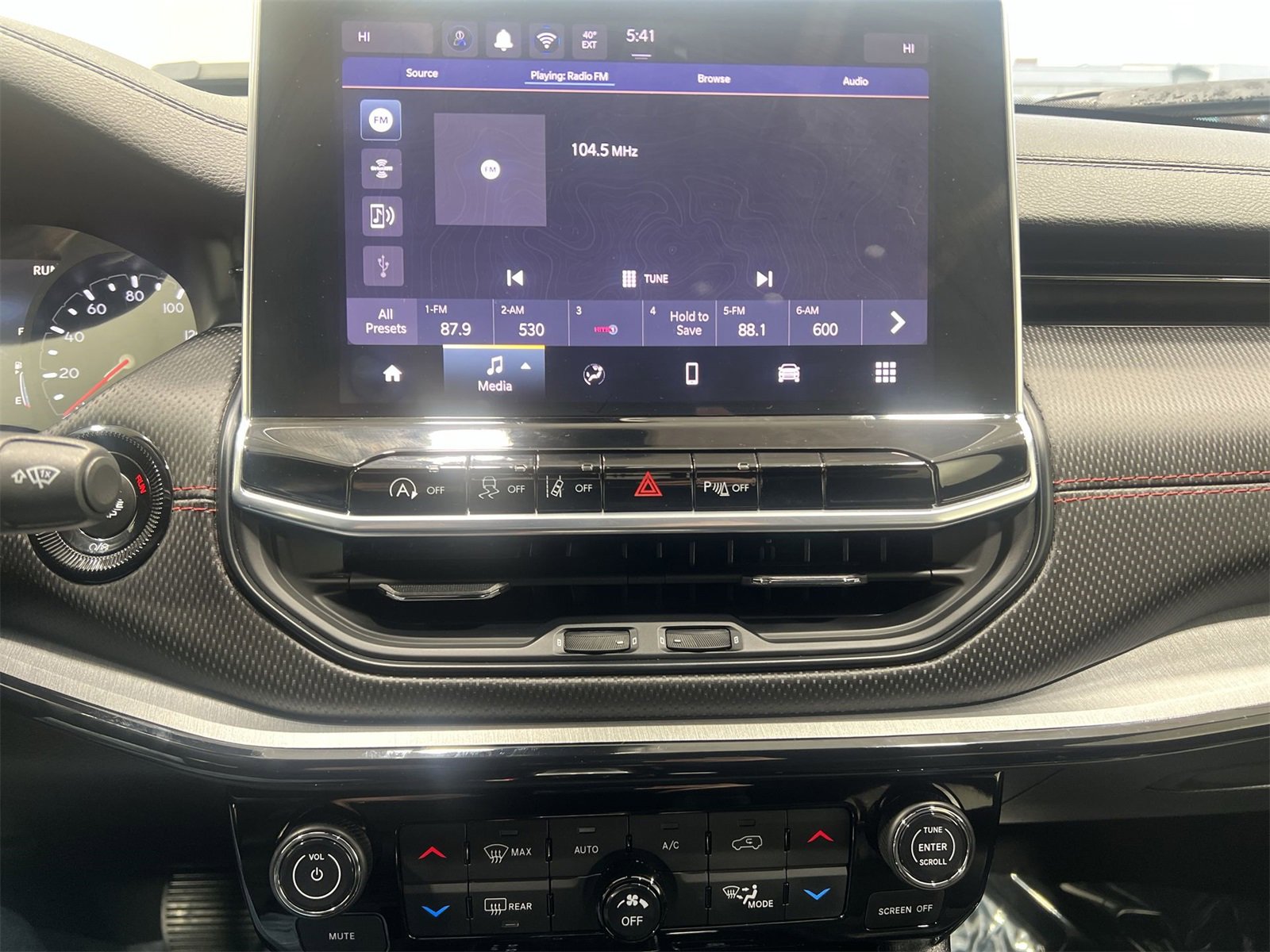 Used 2024 Jeep Compass Trailhawk image 16