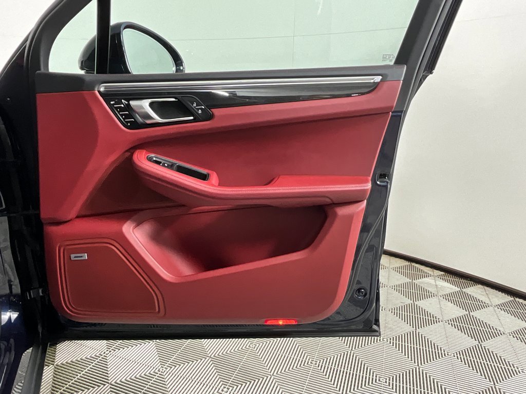 Used 2022 Porsche Macan S image 21