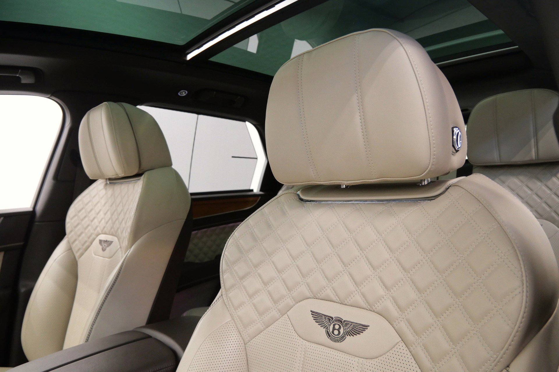 Used 2021 Bentley Bentayga Hybrid -Mulliner Driving Speci image 18