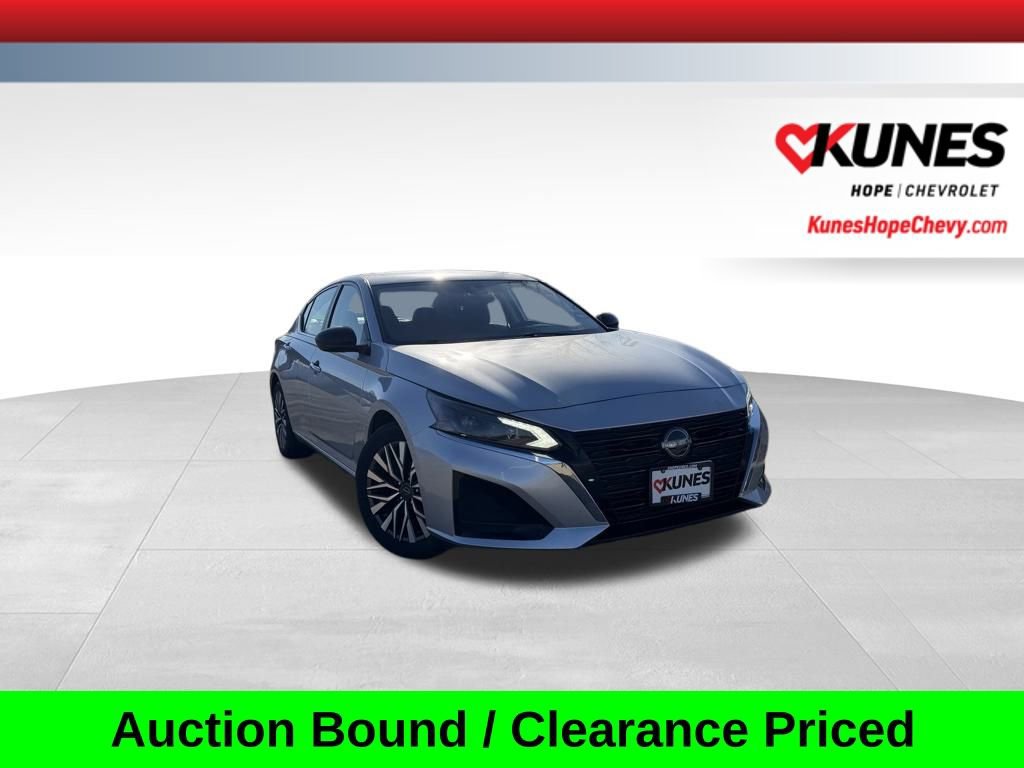 Used 2024 Nissan Altima 2.5 SV FWD image 1