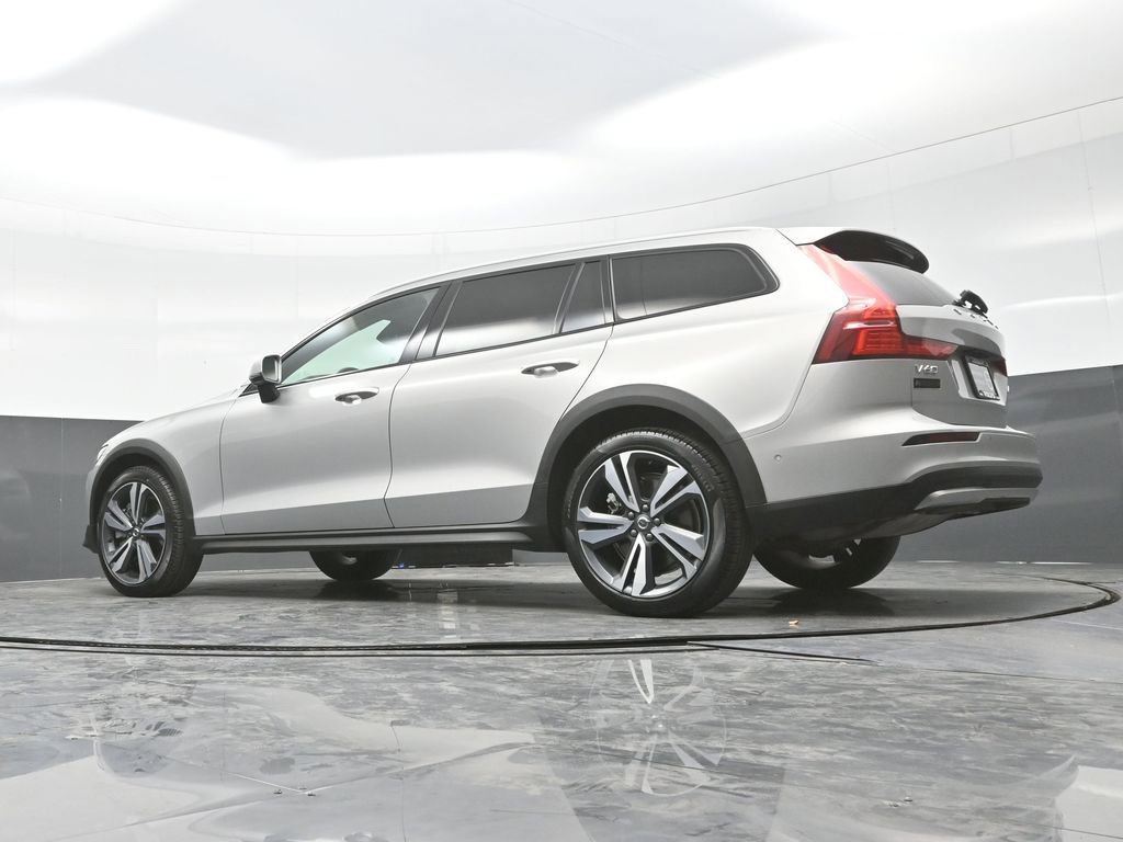 Used 2025 Volvo V60 B5 Cross Country Plus AWD/4WD image 24