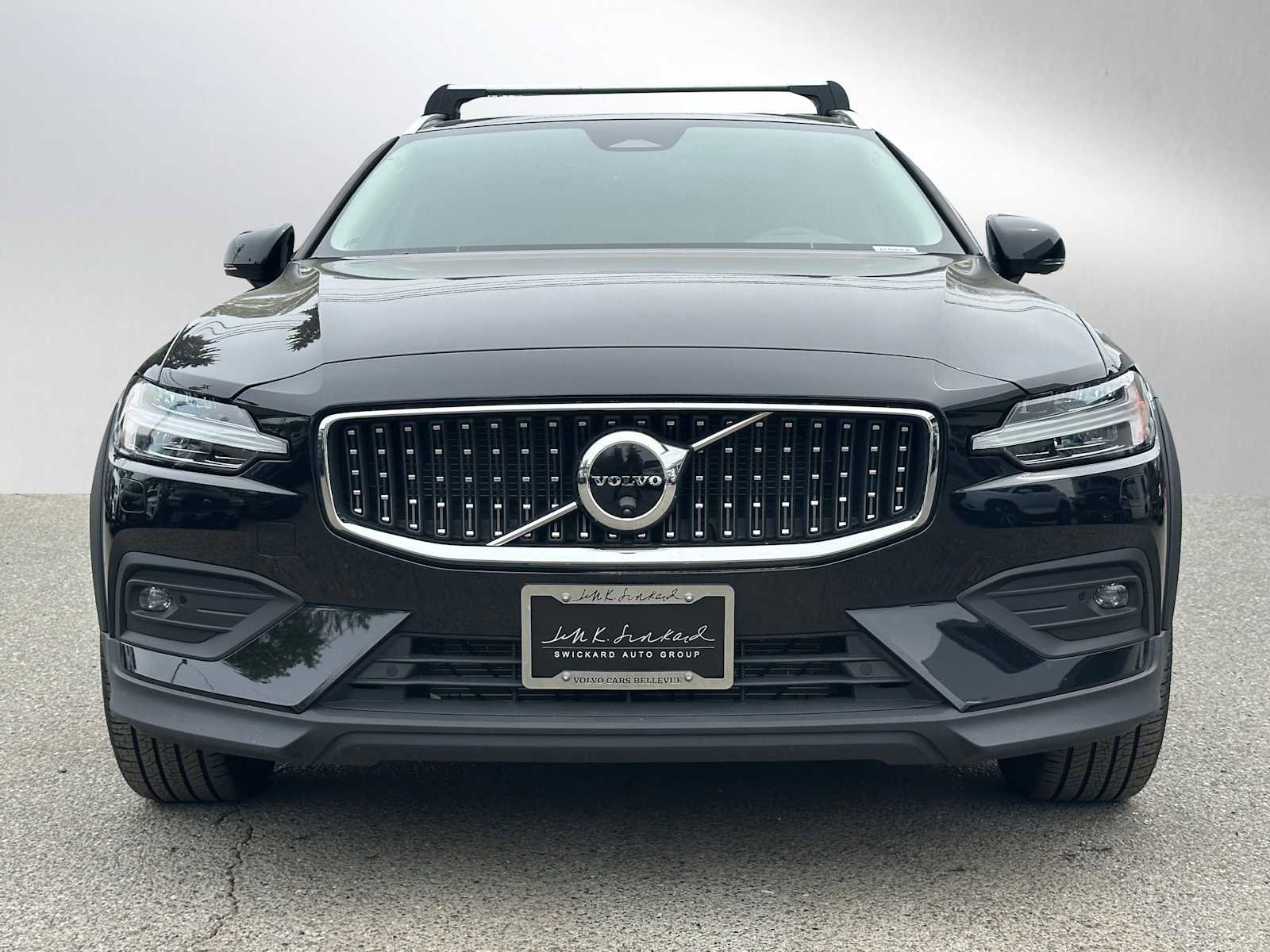 Used 2026 Volvo V60 B5 Cross Country Plus w/ Climate Package AWD/4WD image 8