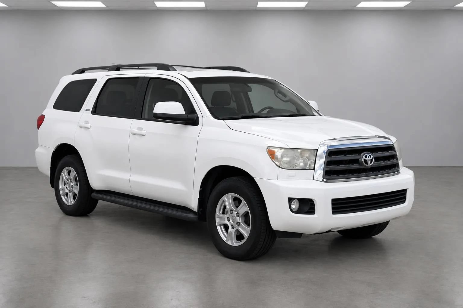 Used 2016 Toyota Sequoia SR5 w/ Premium Package AWD/4WD image 2