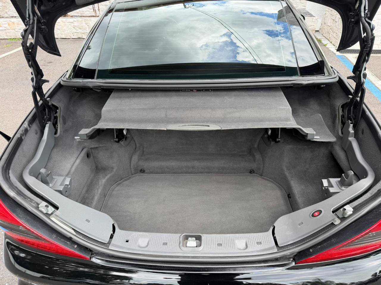 Used 2011 Mercedes-Benz SL 550 image 44