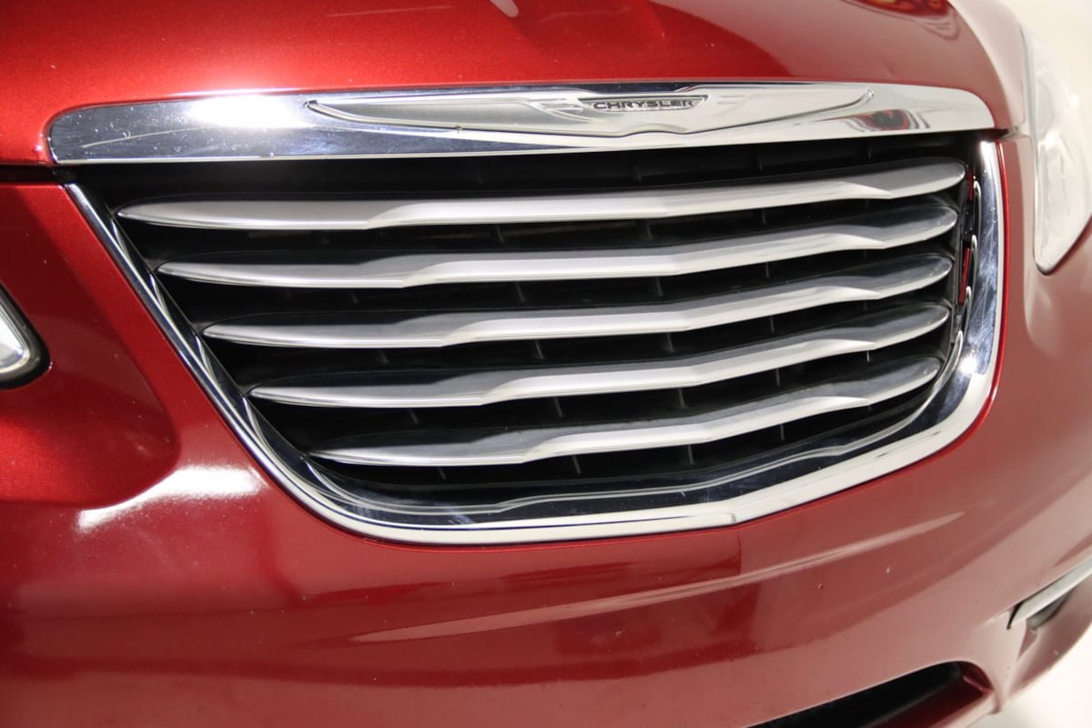 Used 2013 Chrysler 200 Limited FWD image 27