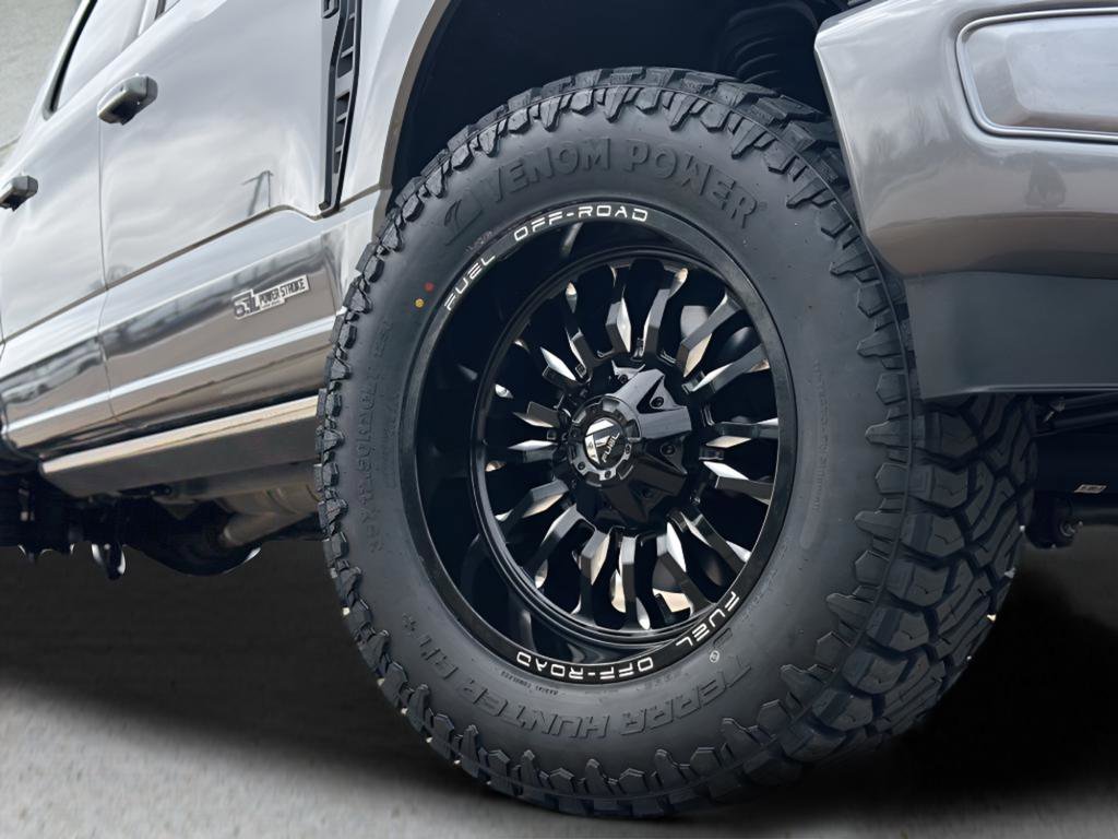 Used 2025 Ford F250 Platinum w/ FX4 Off-Road Package image 3