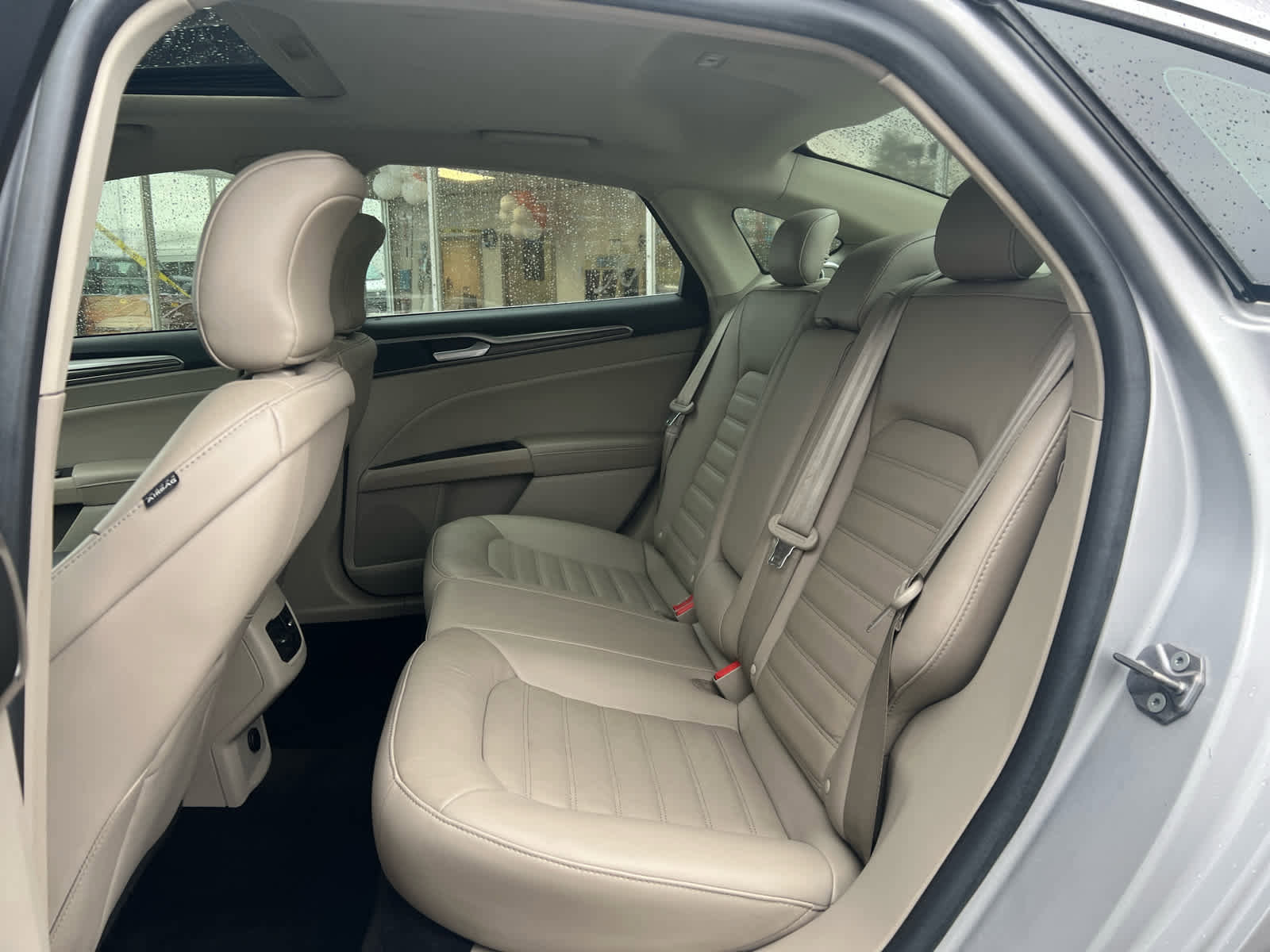 Used 2018 Ford Fusion SE w/ Fusion SE Technology Package image 12