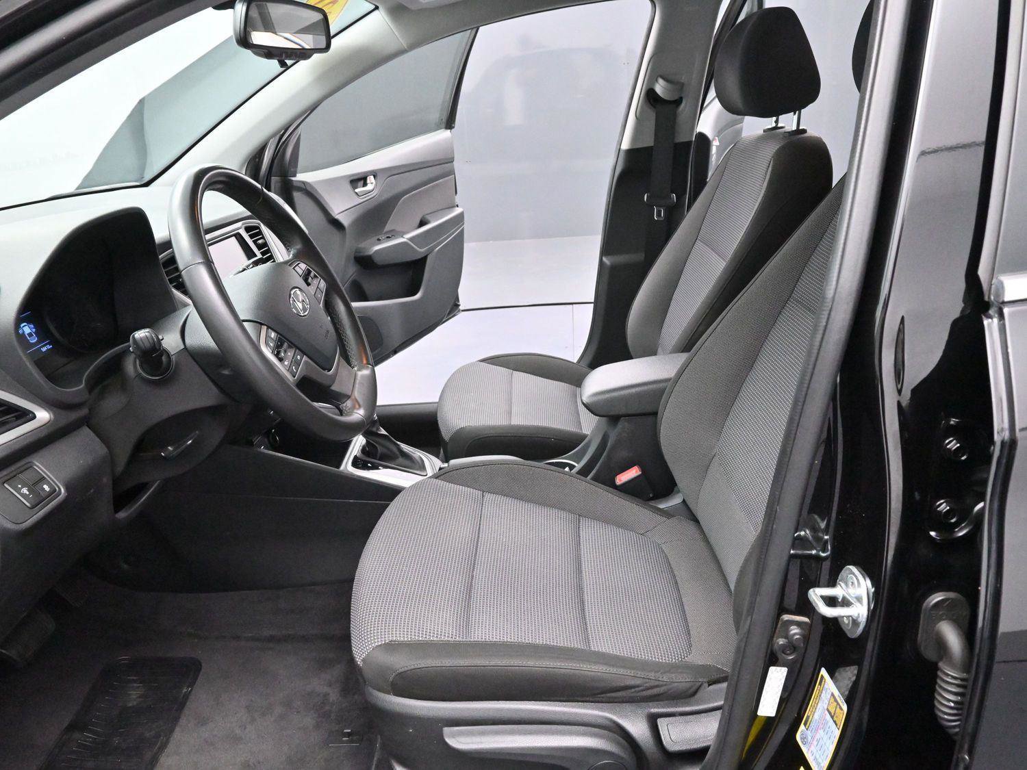 Used 2021 Hyundai Accent Limited image 12