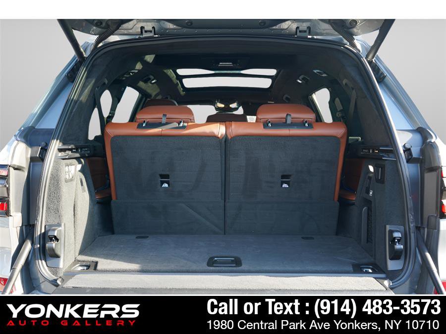Used 2024 BMW X7 M60i w/ Executive Package image 32