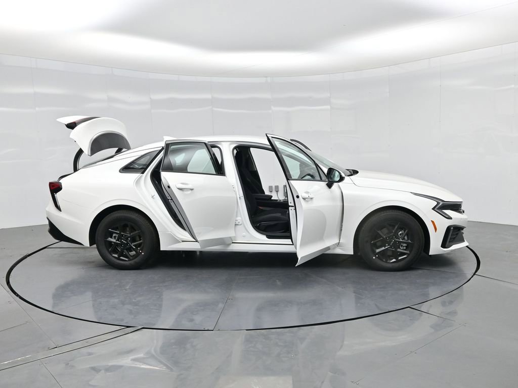 New 2026 Kia K5 LXS FWD image 3