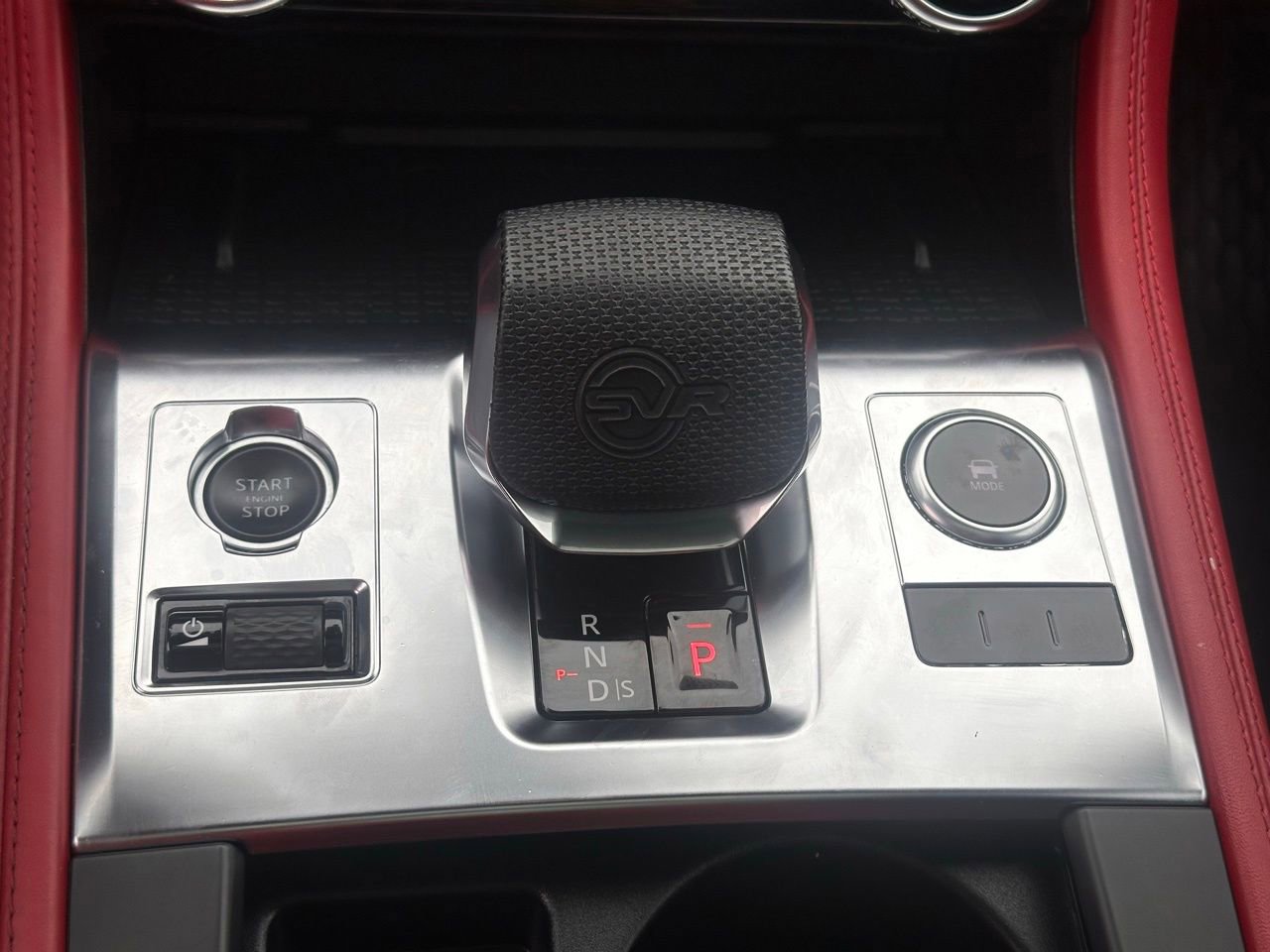 Used 2021 Jaguar F-PACE SVR image 34