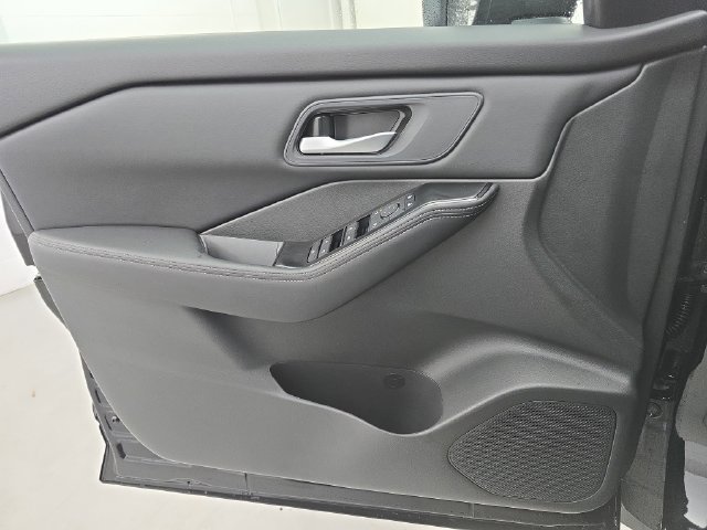 Used 2026 Nissan Rogue SV FWD image 26
