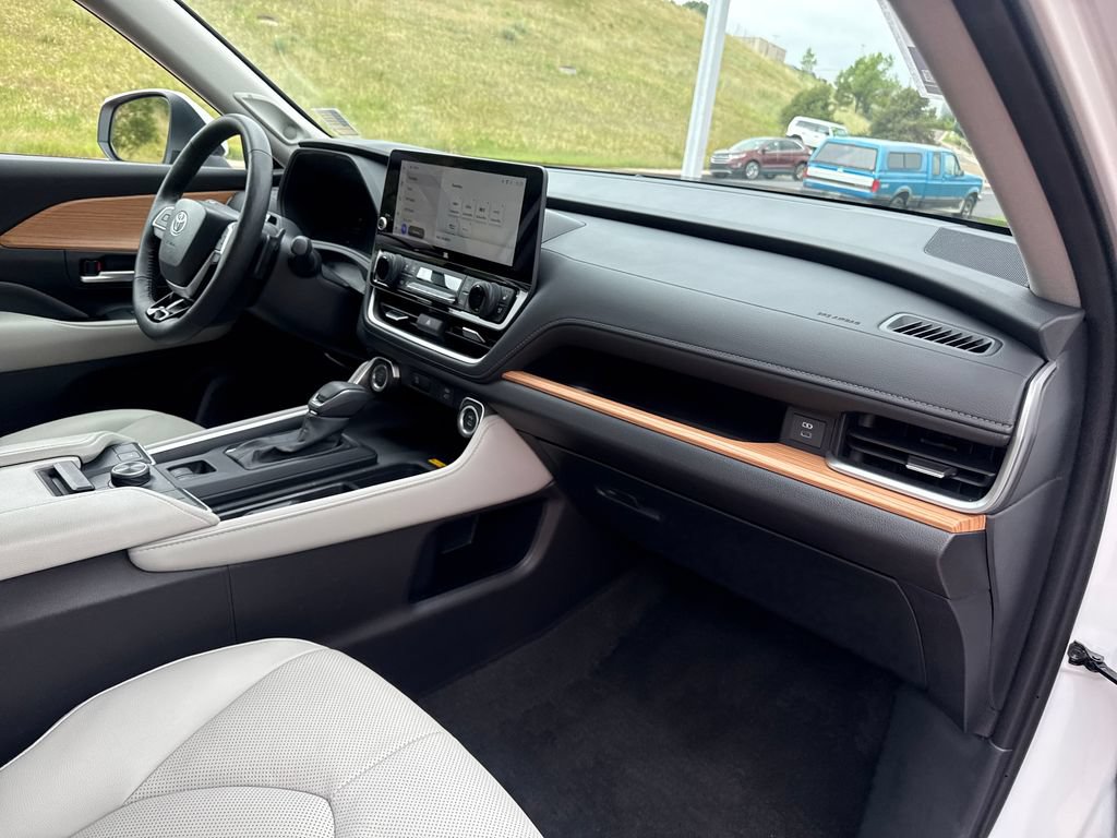 Used 2026 Toyota Grand Highlander AWD image 32