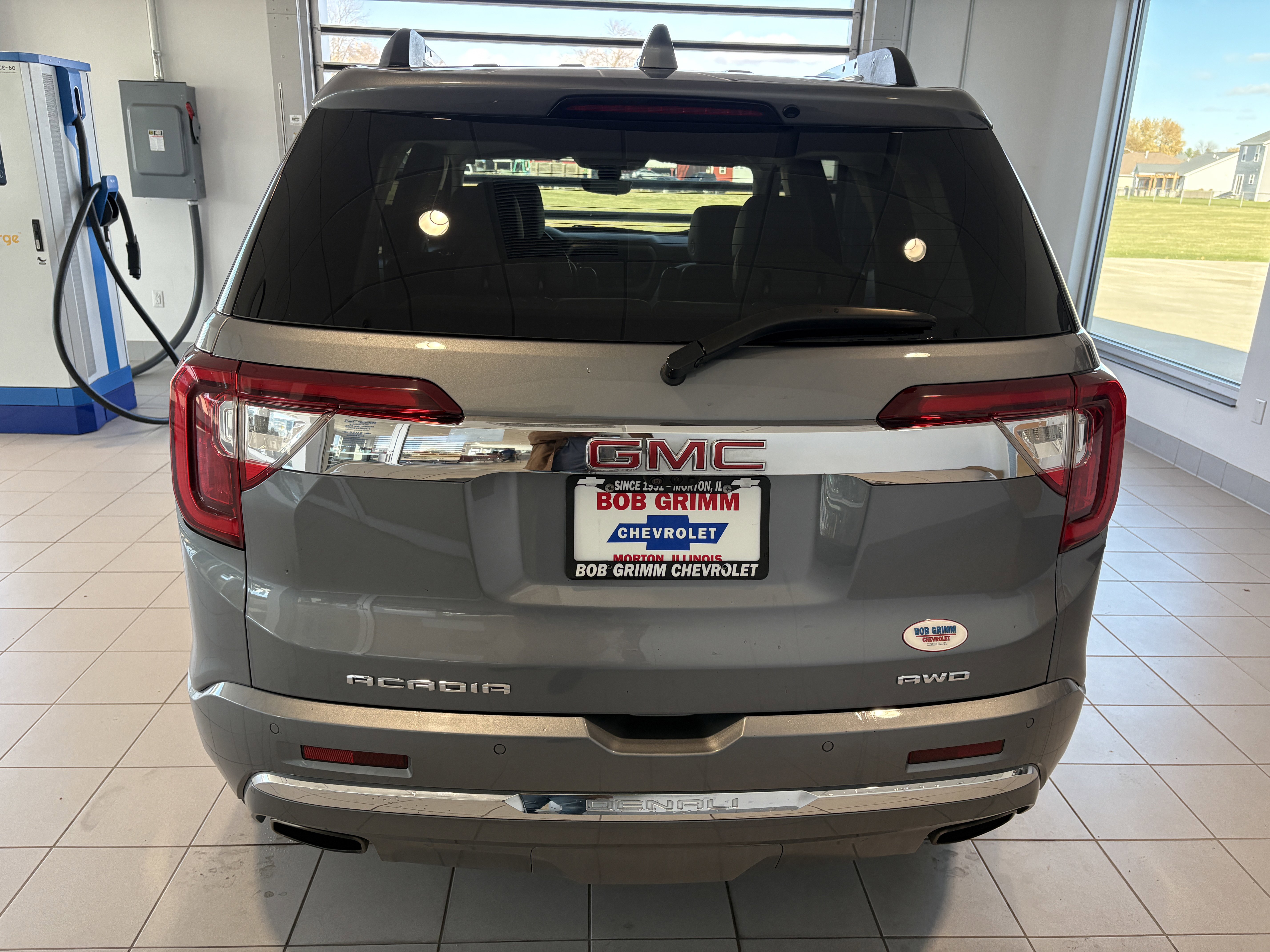 Used 2022 GMC Acadia Denali w/ Denali Ultimate Package image 4