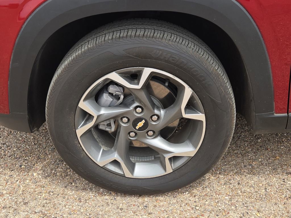 Used 2025 Chevrolet Trax LT FWD image 10