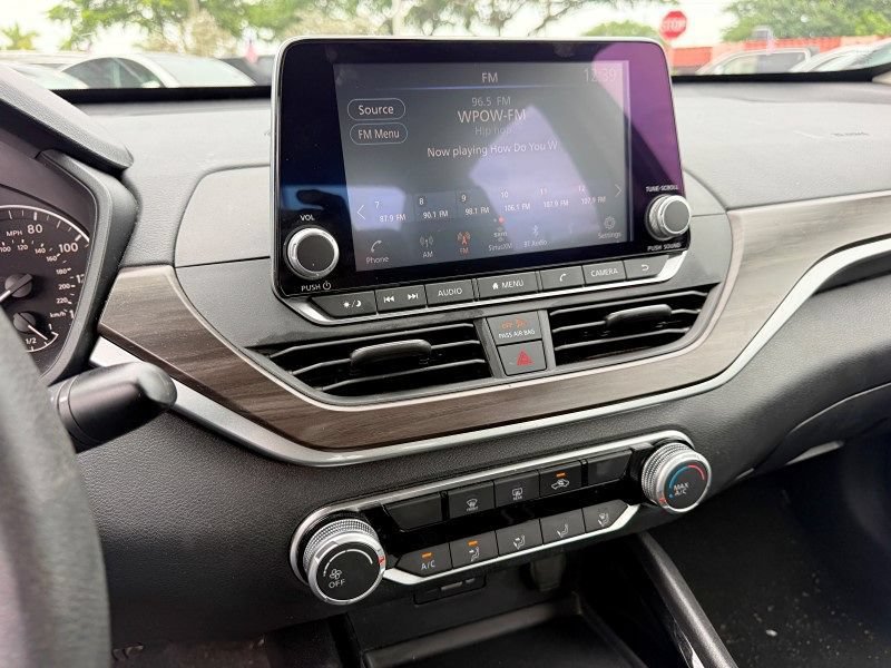 Used 2024 Nissan Altima 2.5 SV FWD image 18
