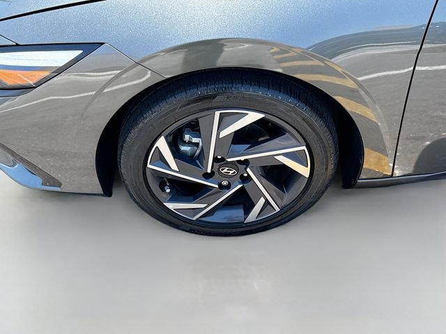 Certified 2025 Hyundai Elantra SEL w/ Cargo Package FWD image 30