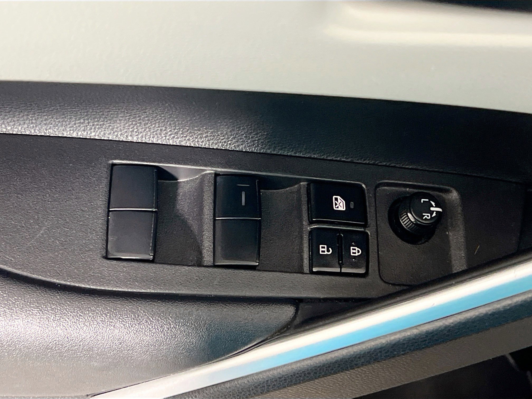 Used 2024 Toyota Corolla Cross L FWD image 15
