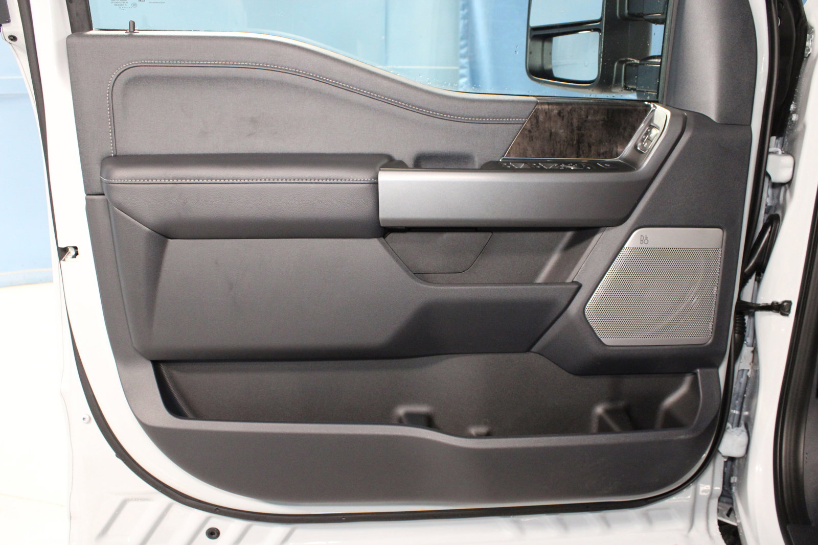 New 2025 Ford F350 Lariat w/ Lariat Ultimate Package image 4