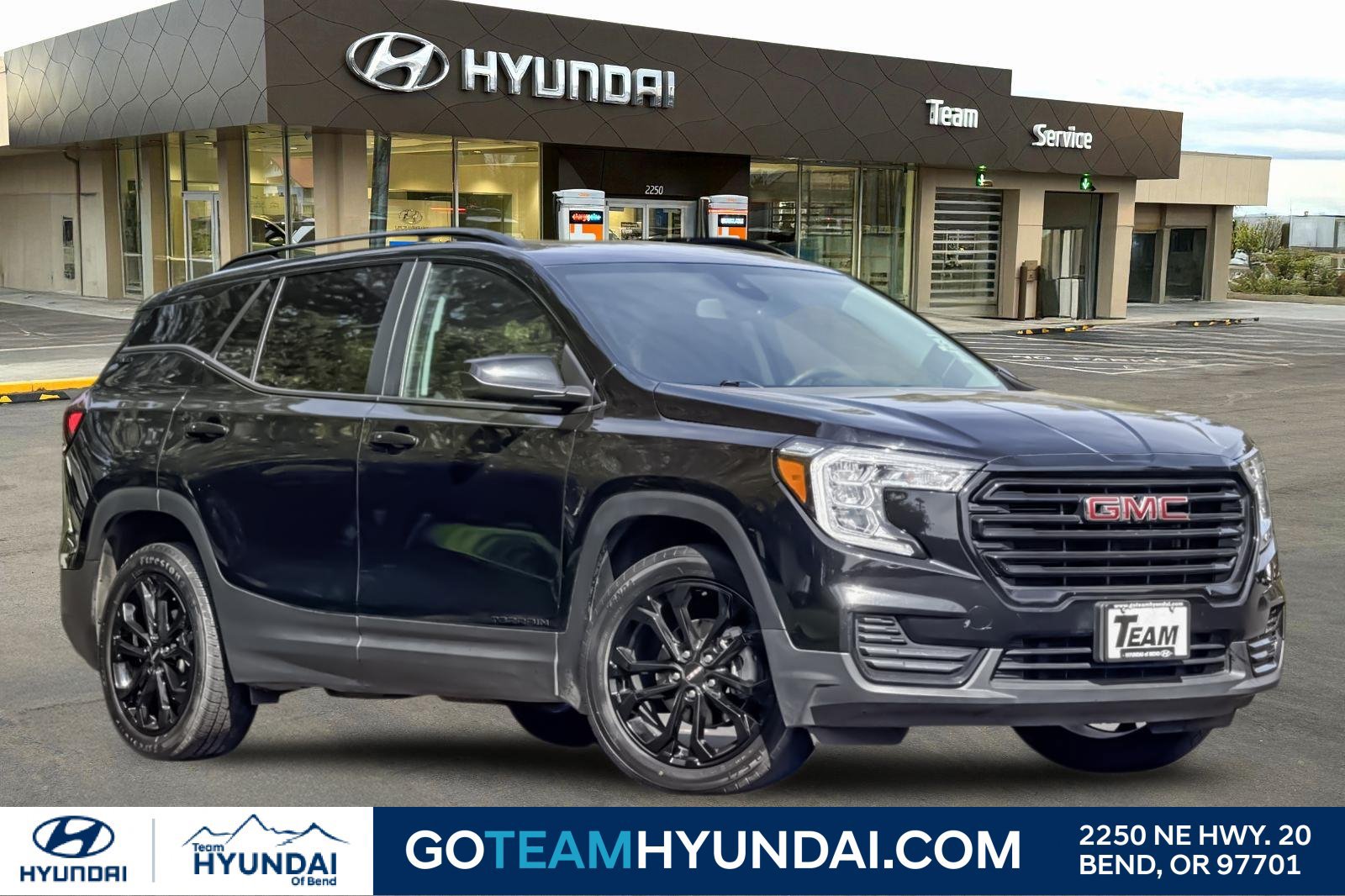 Used 2022 GMC Terrain SLE w/ Driver Convenience Package